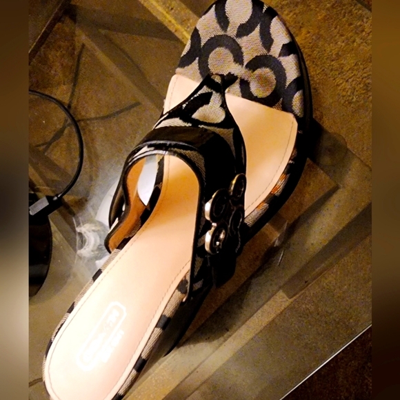 Coach Sandal - Picture 1 of 3